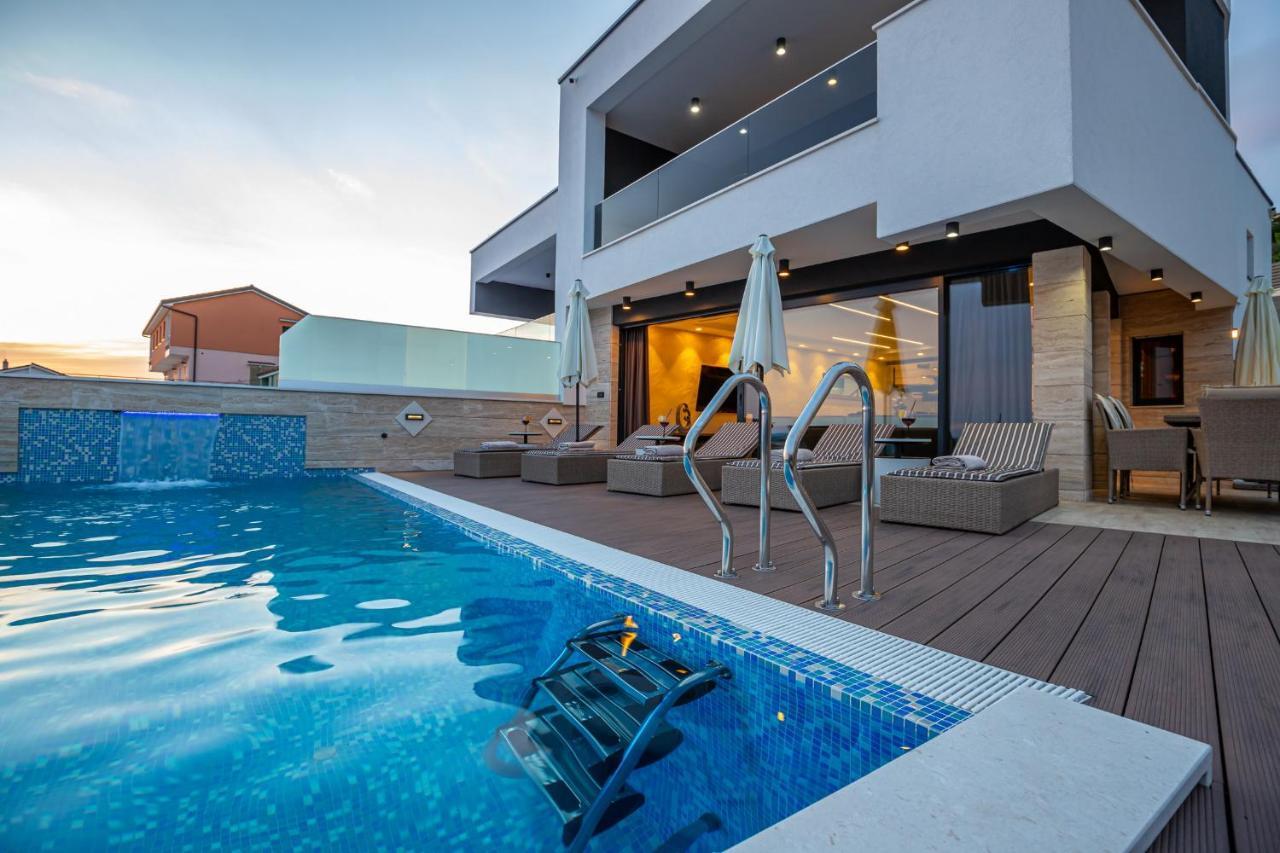 Villa Marassi With Heated Pool, Hot Tub And Sauna 크리크베니카 외부 사진