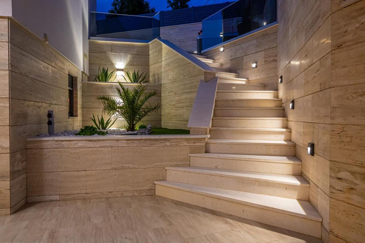 Villa Marassi With Heated Pool, Hot Tub And Sauna 크리크베니카 외부 사진
