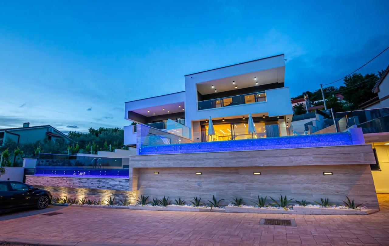 Villa Marassi With Heated Pool, Hot Tub And Sauna 크리크베니카 외부 사진