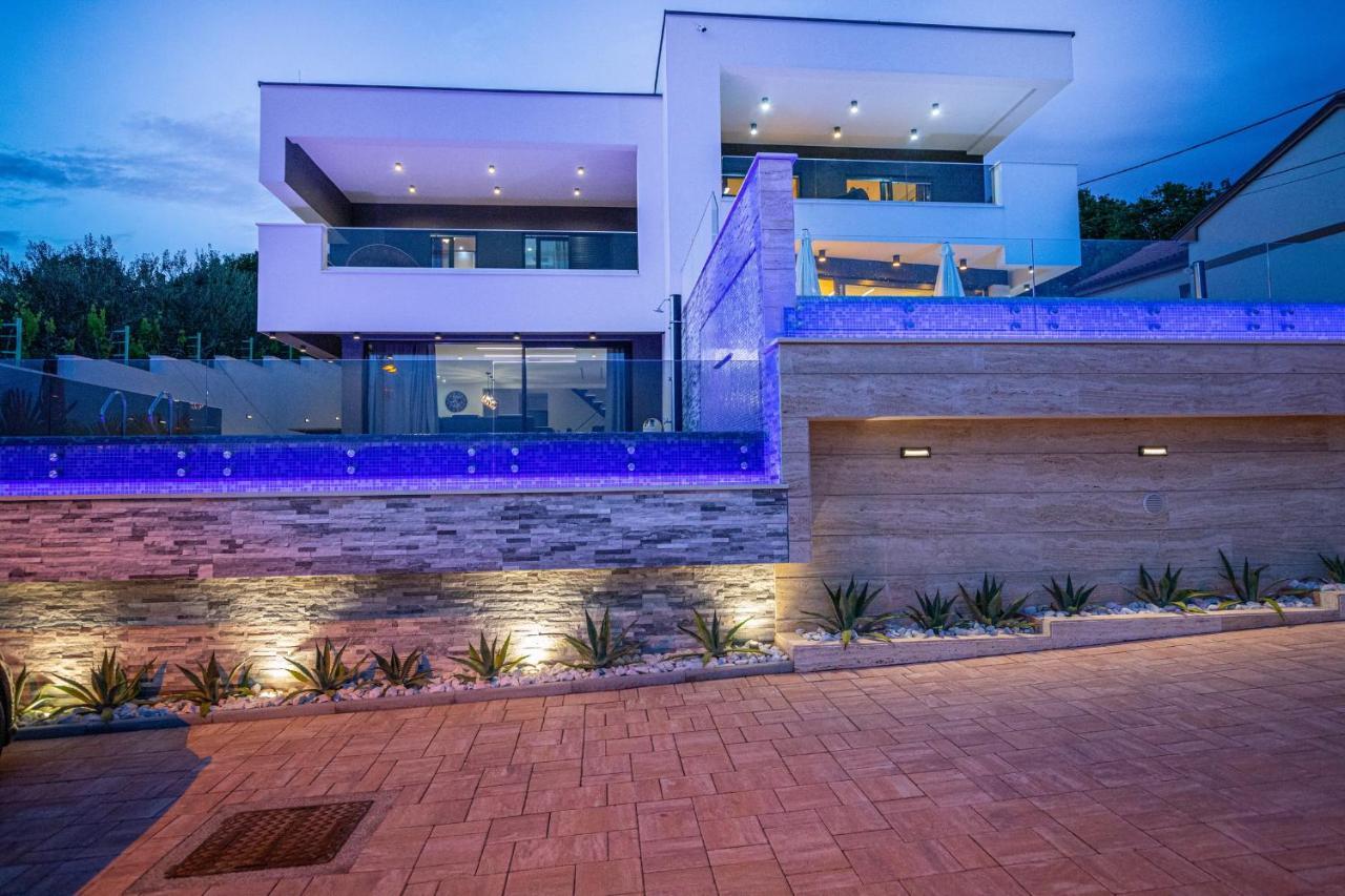 Villa Marassi With Heated Pool, Hot Tub And Sauna 크리크베니카 외부 사진