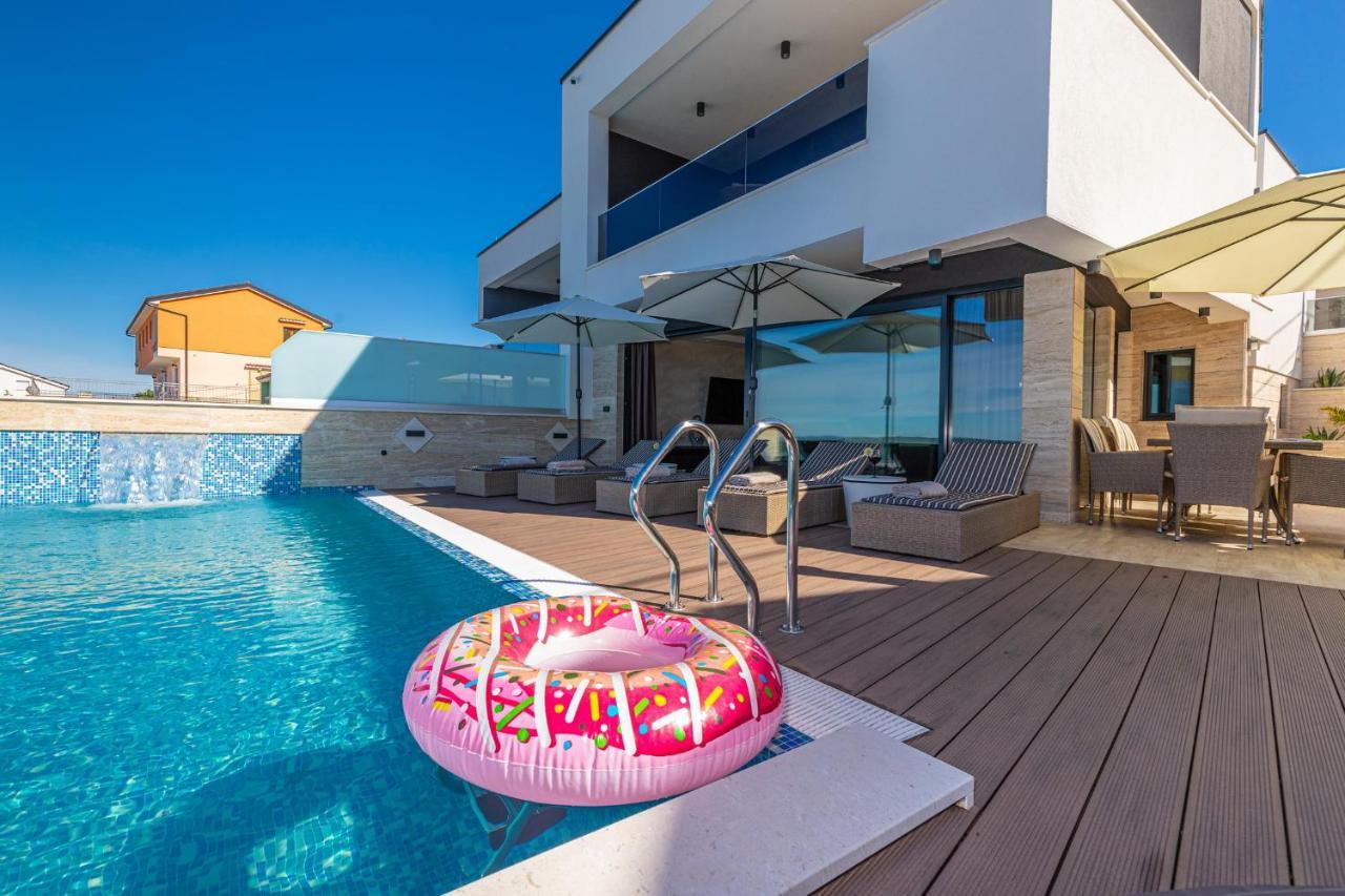 Villa Marassi With Heated Pool, Hot Tub And Sauna 크리크베니카 외부 사진