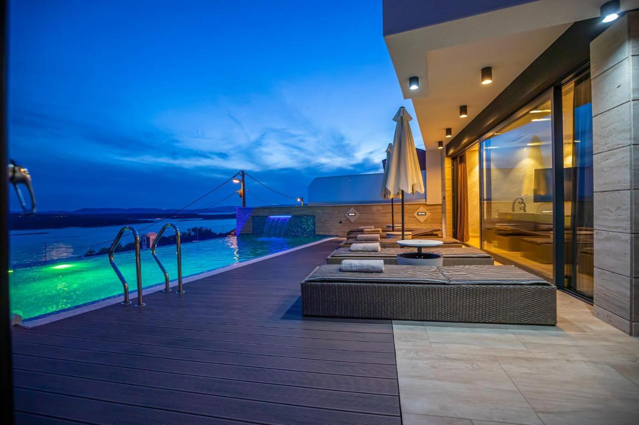 Villa Marassi With Heated Pool, Hot Tub And Sauna 크리크베니카 외부 사진