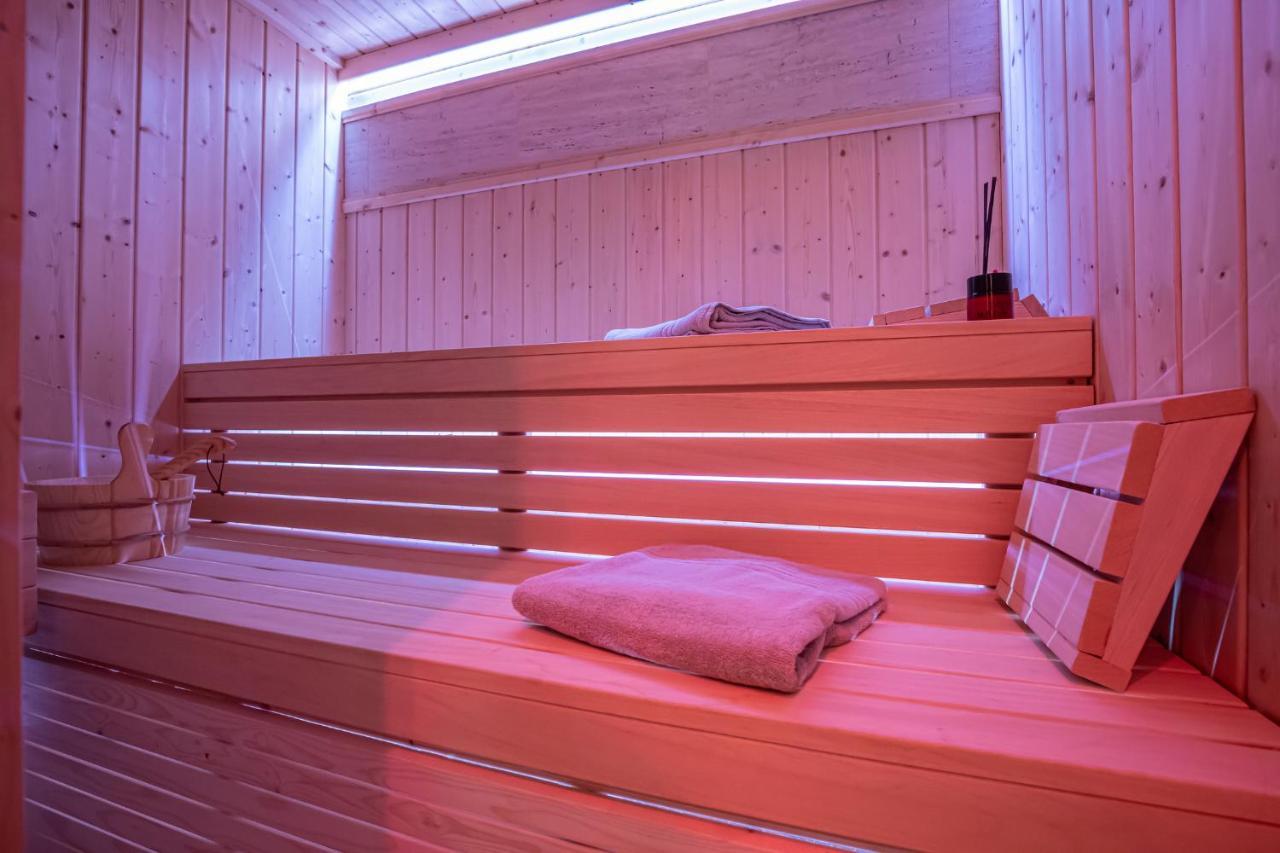 Villa Marassi With Heated Pool, Hot Tub And Sauna 크리크베니카 외부 사진