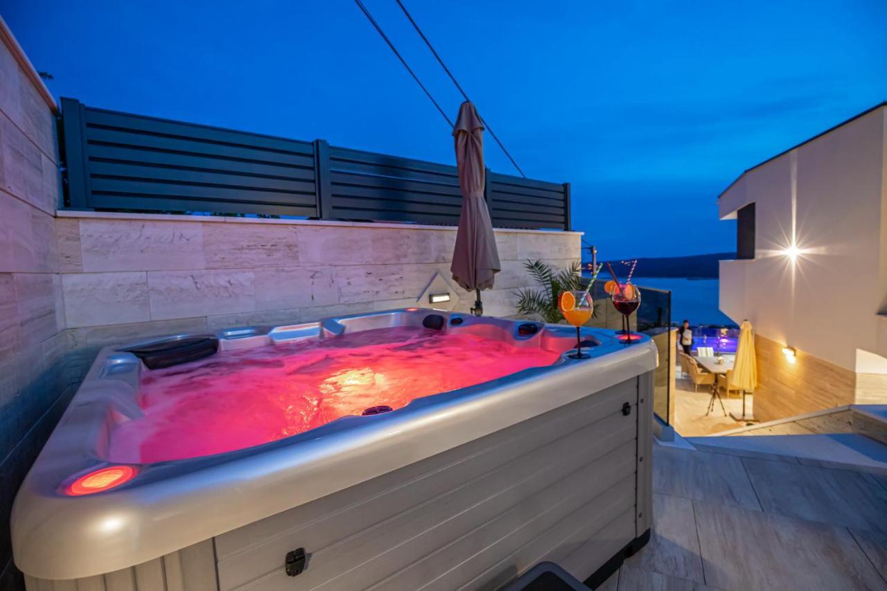 Villa Marassi With Heated Pool, Hot Tub And Sauna 크리크베니카 외부 사진