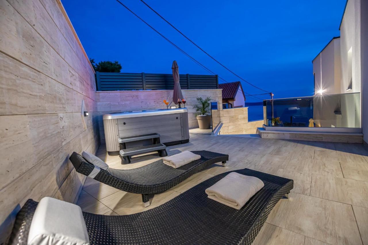 Villa Marassi With Heated Pool, Hot Tub And Sauna 크리크베니카 외부 사진