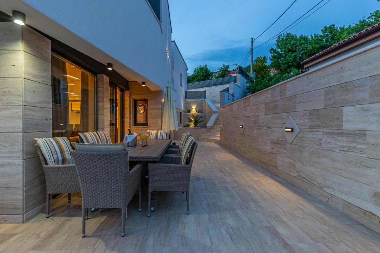 Villa Marassi With Heated Pool, Hot Tub And Sauna 크리크베니카 외부 사진