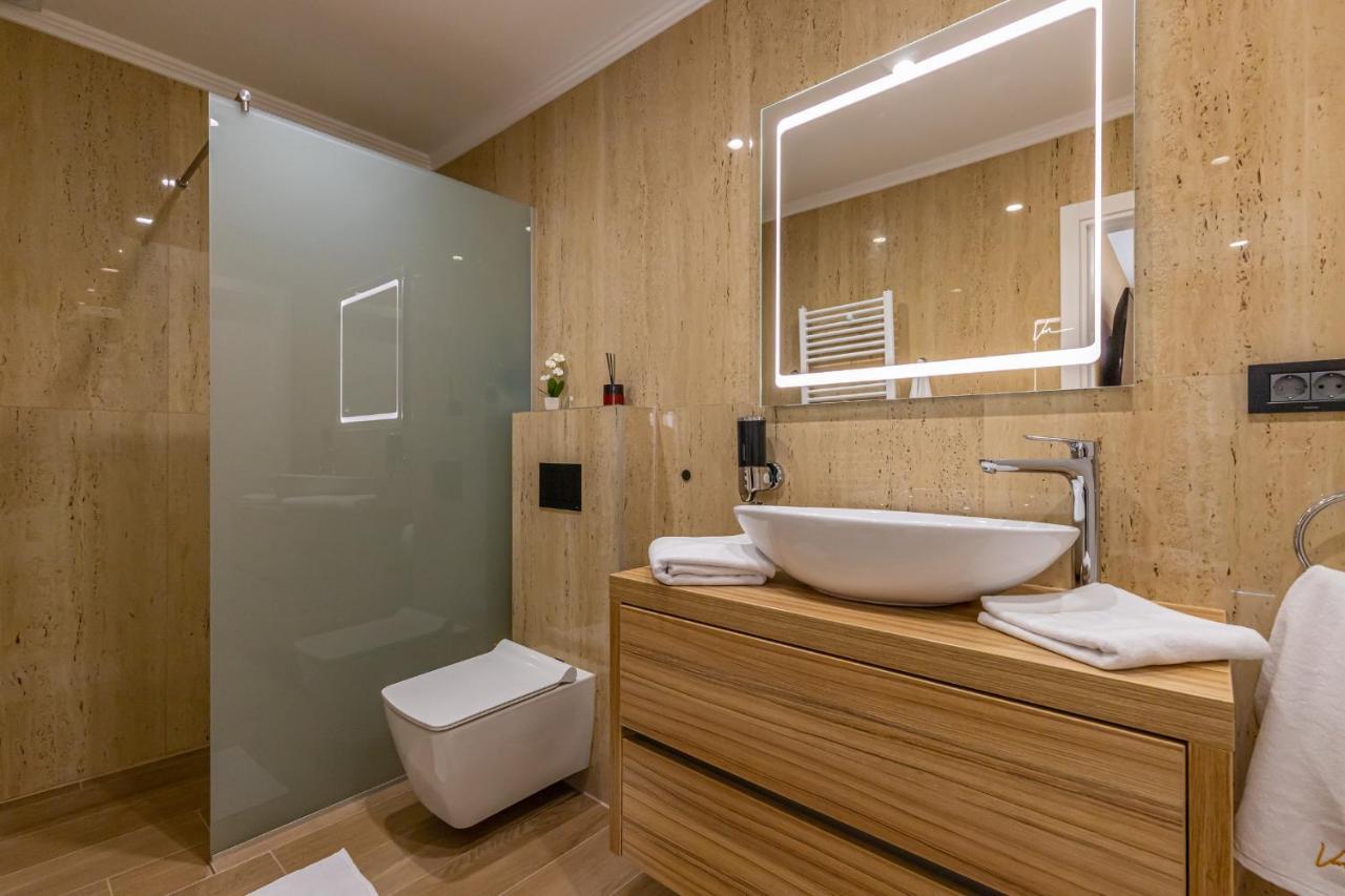 Villa Marassi With Heated Pool, Hot Tub And Sauna 크리크베니카 외부 사진