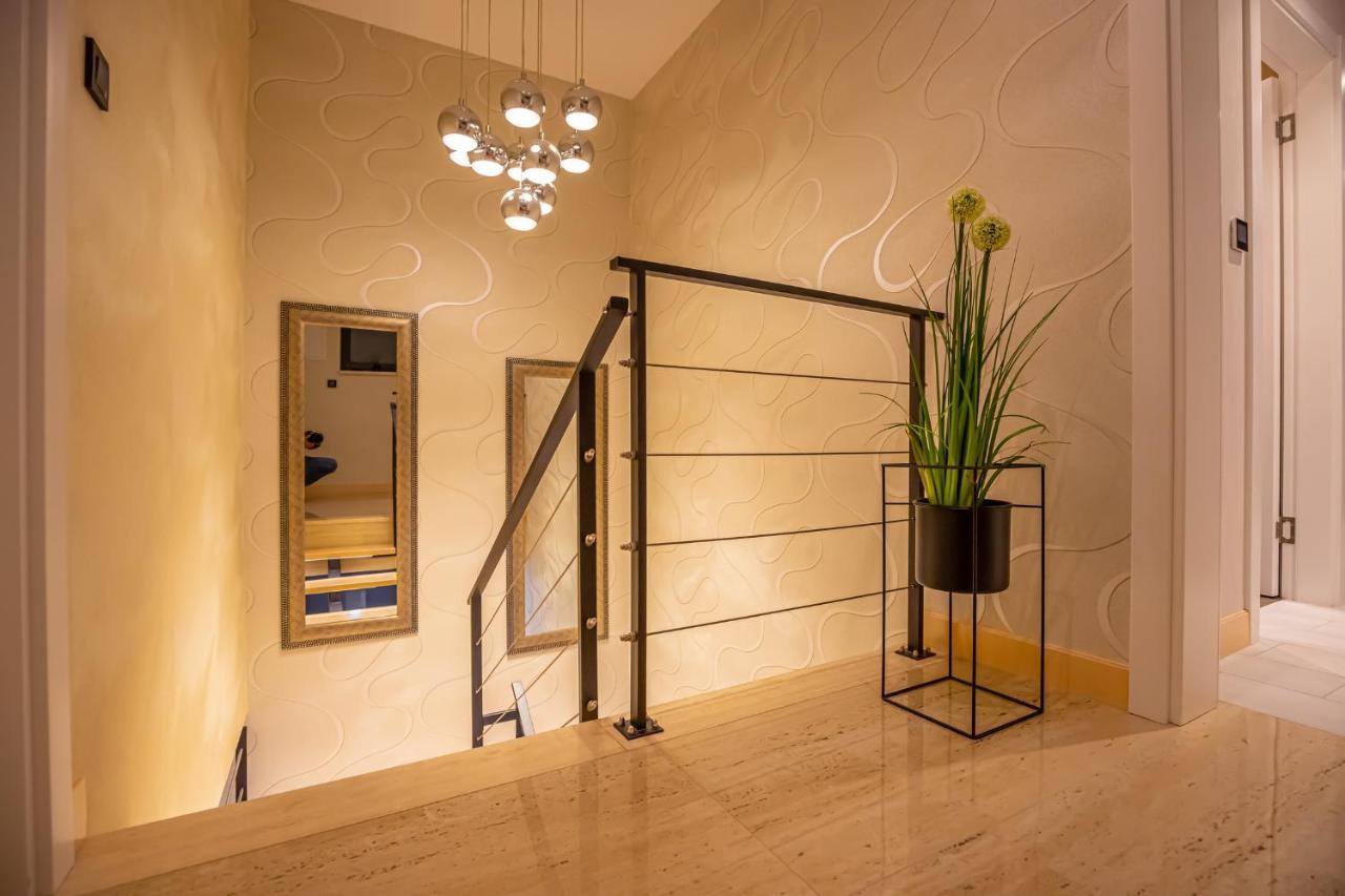 Villa Marassi With Heated Pool, Hot Tub And Sauna 크리크베니카 외부 사진