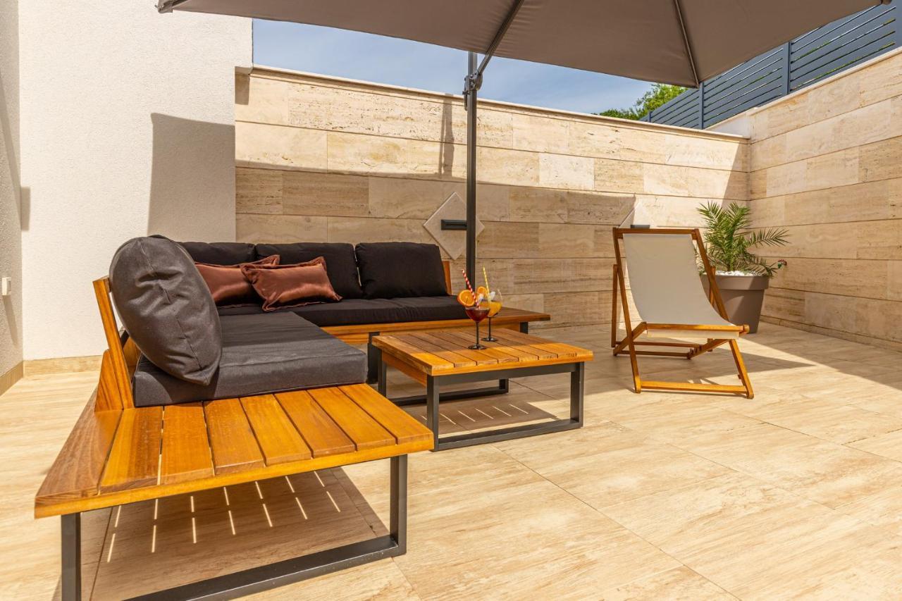Villa Marassi With Heated Pool, Hot Tub And Sauna 크리크베니카 외부 사진