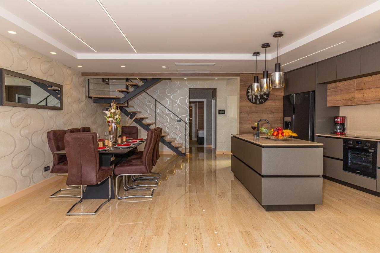 Villa Marassi With Heated Pool, Hot Tub And Sauna 크리크베니카 외부 사진