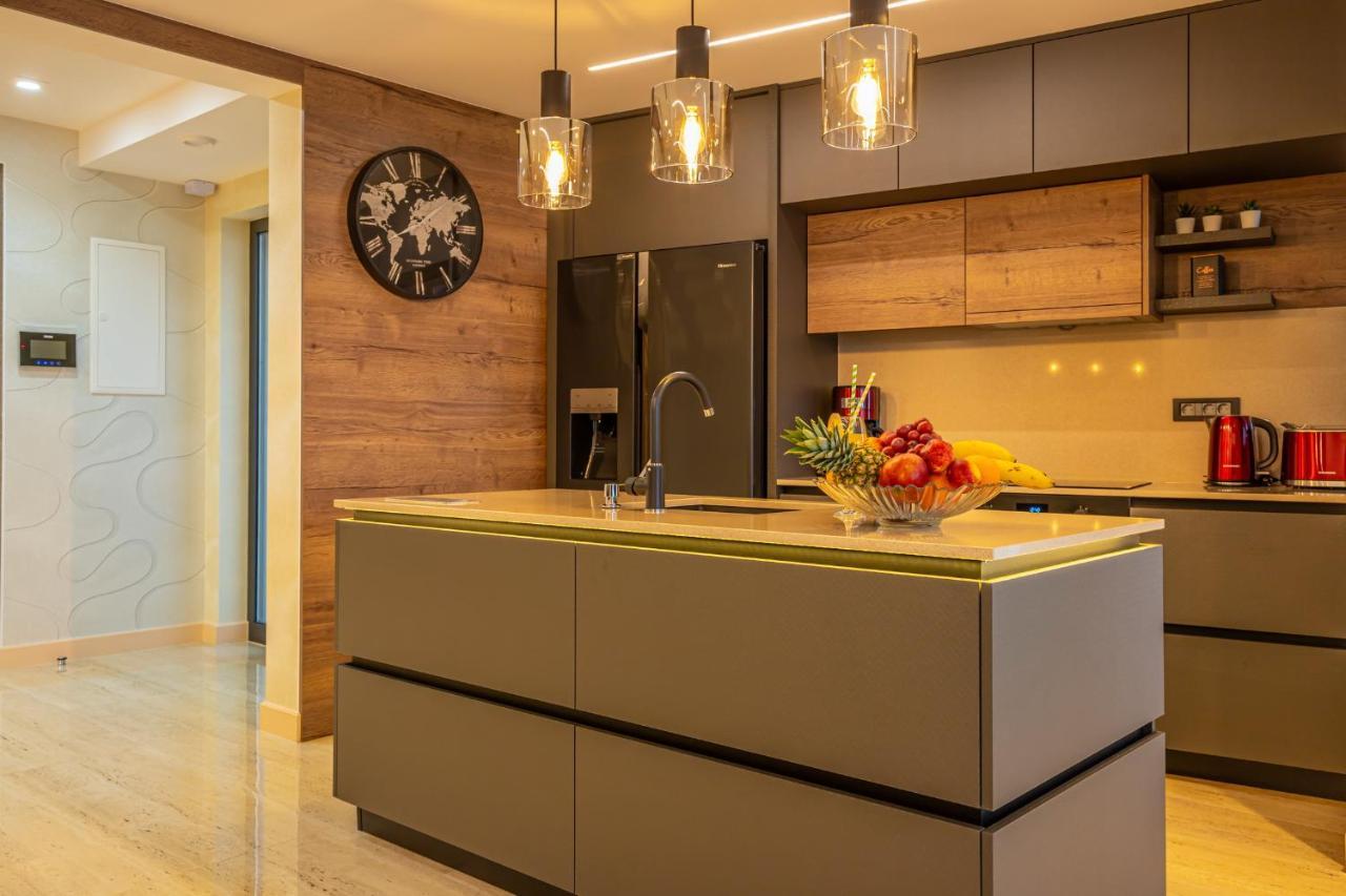 Villa Marassi With Heated Pool, Hot Tub And Sauna 크리크베니카 외부 사진