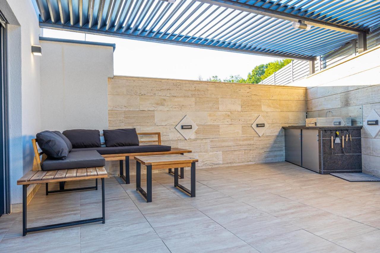 Villa Marassi With Heated Pool, Hot Tub And Sauna 크리크베니카 외부 사진