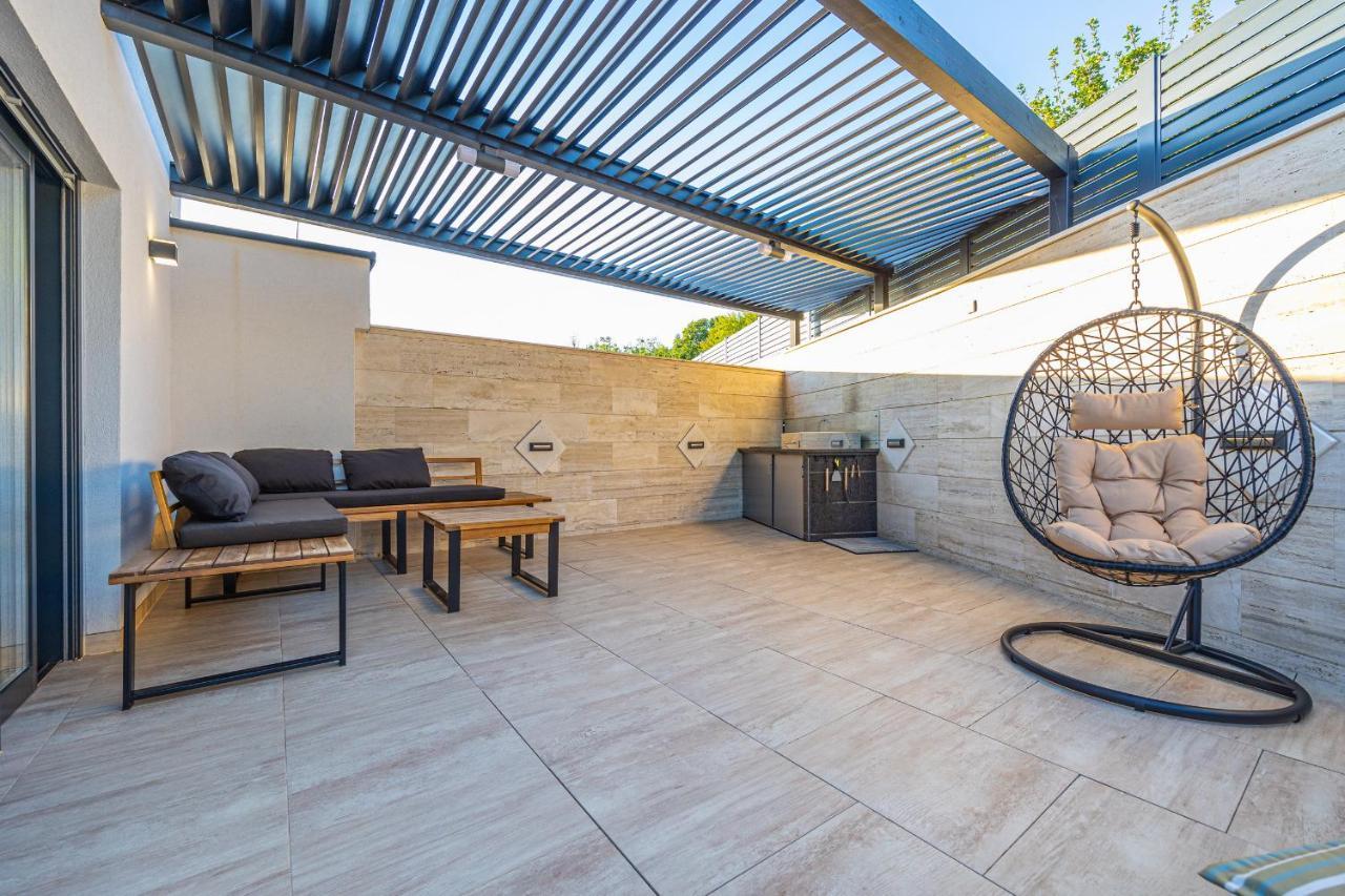Villa Marassi With Heated Pool, Hot Tub And Sauna 크리크베니카 외부 사진